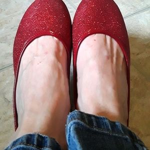 Fun, ruby red slipper flats by Smartfit